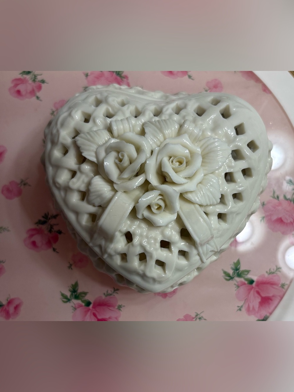 Elegant White Ceramic Heart Trinket Box with Floral Rosettes